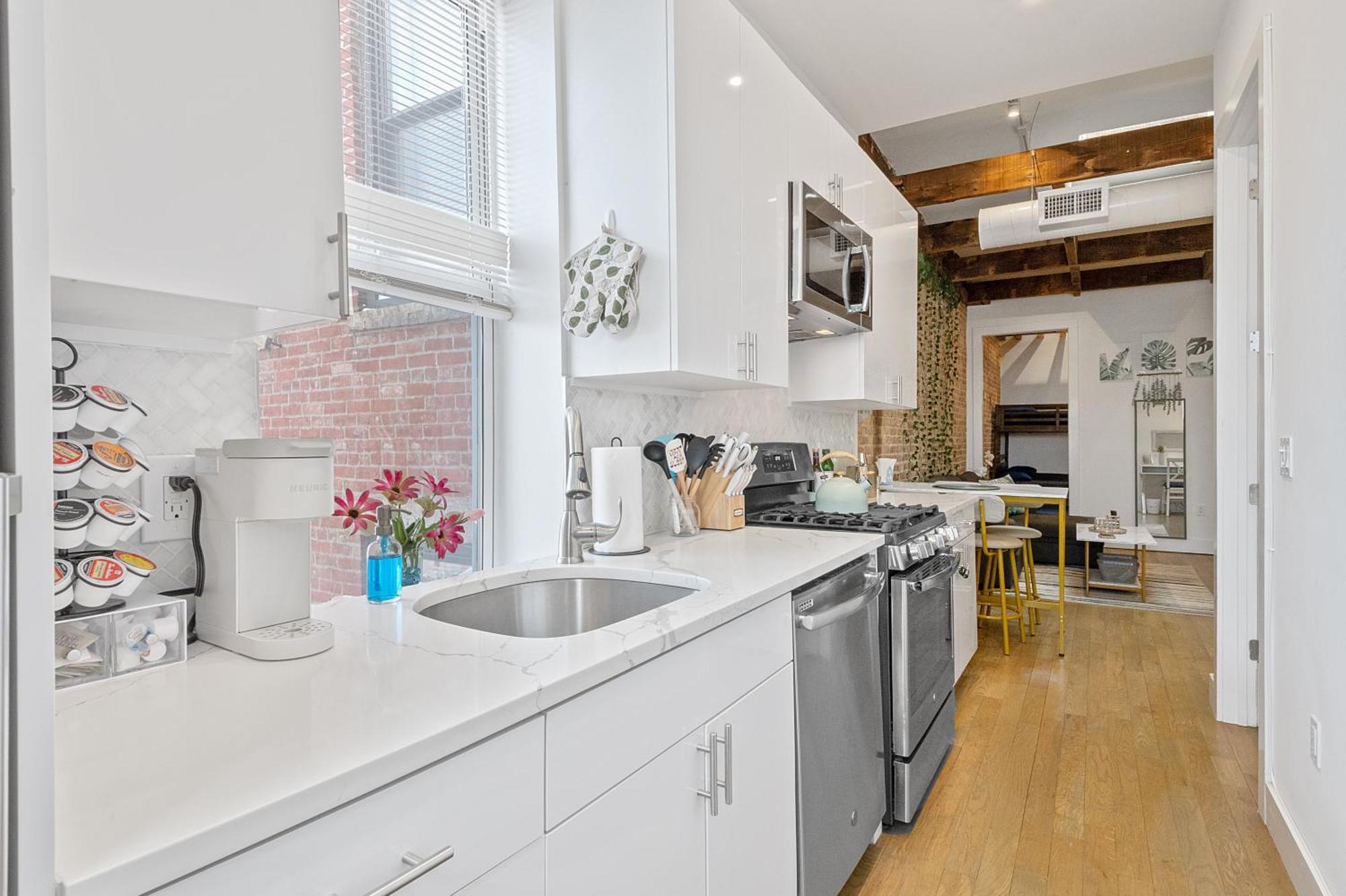 Chic Penthouse 15 Minutes From Nyc - Bus Stop At Doorstep โฮโบเกน ภายนอก รูปภาพ